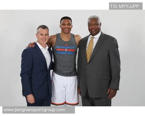 杰伦布朗深情回忆加内特：绿军传奇赛场如战场的精神传承